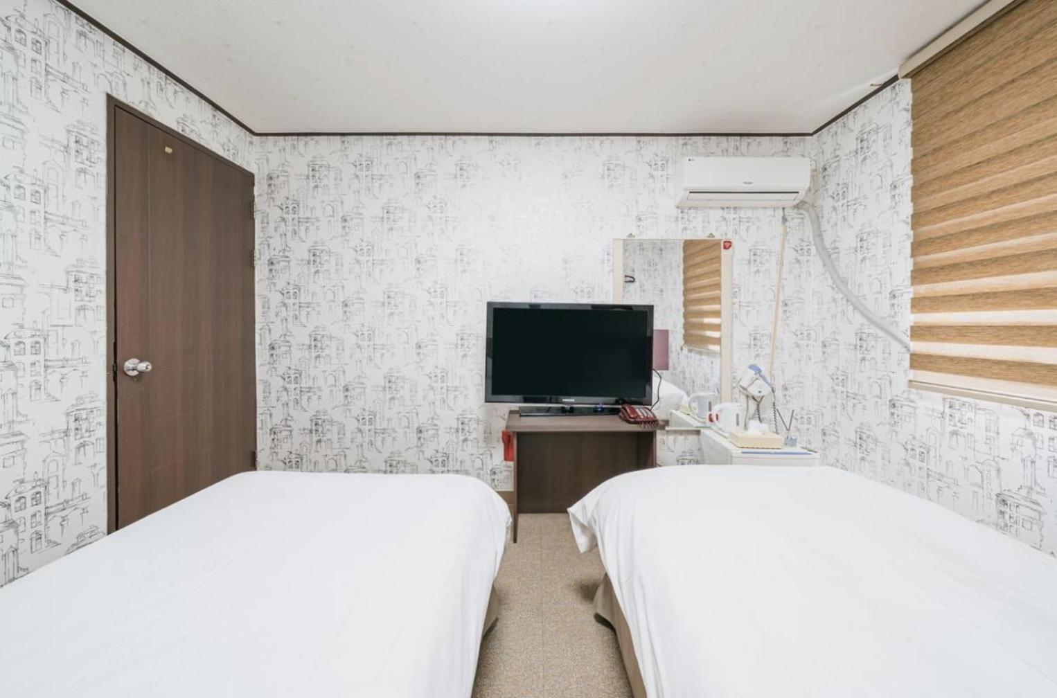 Manhattan Hotel Чеджудо Экстерьер фото