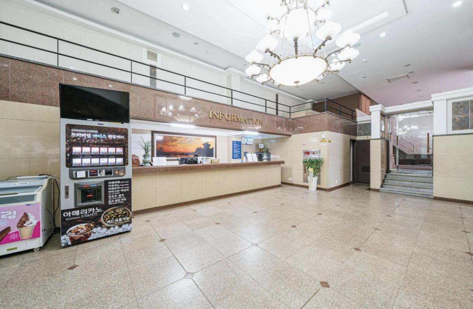 Manhattan Hotel Чеджудо Экстерьер фото