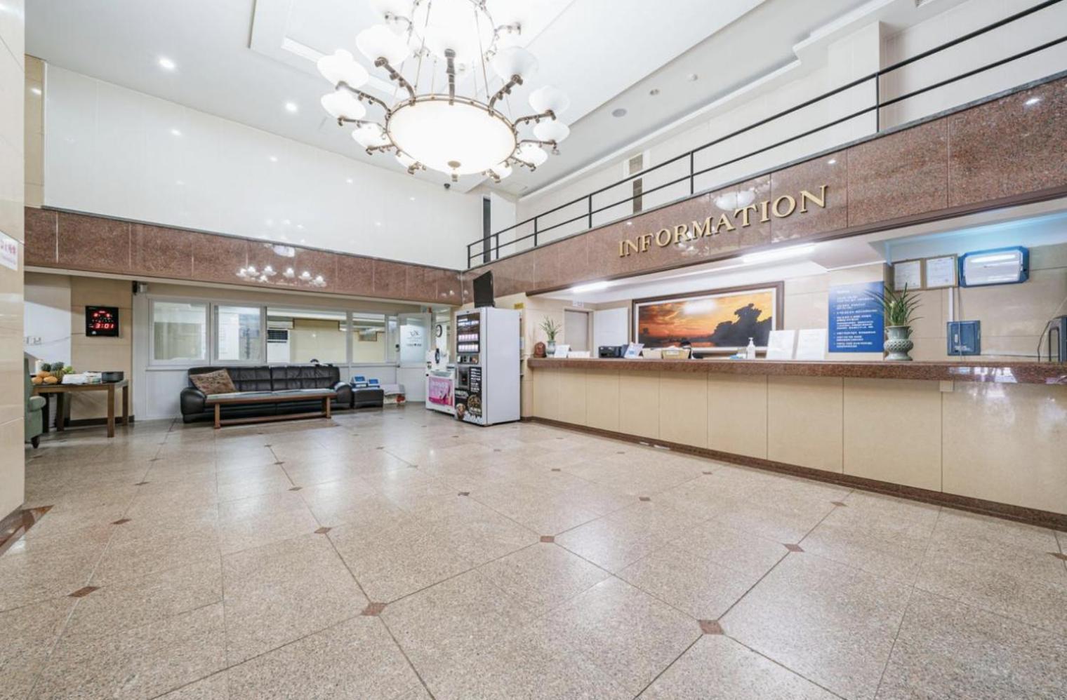 Manhattan Hotel Чеджудо Экстерьер фото